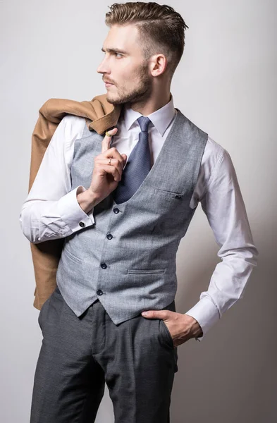 Elegante Joven Guapo Hombre Con Abrigo Largo Elegante Mano — Foto de Stock