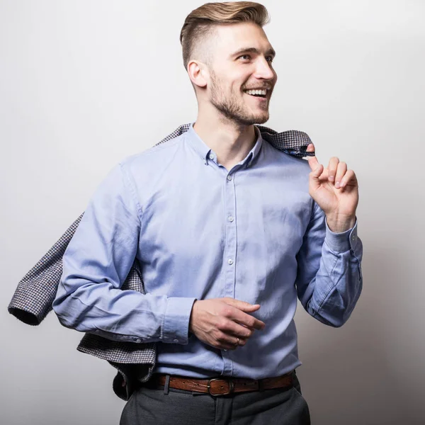 Elegante Jovem Bonito Homem Camisa Azul Com Casaco Estúdio Retrato — Fotografia de Stock