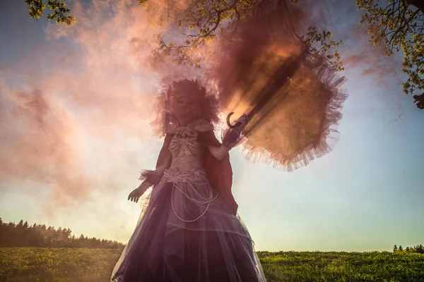 Sprookje Vrouw Stelten Heldere Fantasie Stilering Fine Art Buiten Foto — Stockfoto