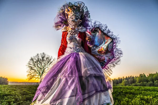 Sprookje Vrouw Stelten Heldere Fantasie Stilering Fine Art Buiten Foto — Stockfoto