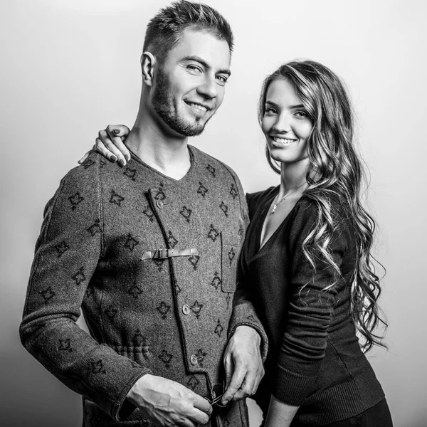 Portrait Noir Blanc Jeune Beau Couple Souriant — Photo