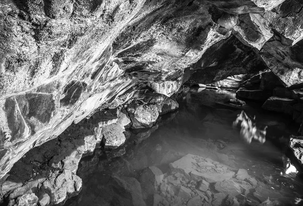 Caverna Montanha Islandesa Foto Preto Branco — Fotografia de Stock