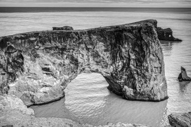 İzlanda doğanın güzel doğal manzara. Siyah-beyaz fotoğraf.