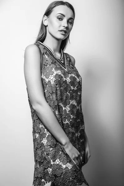 Jonge Sensuele Model Pose Van Vrouw Studio Zwart Wit Portret — Stockfoto