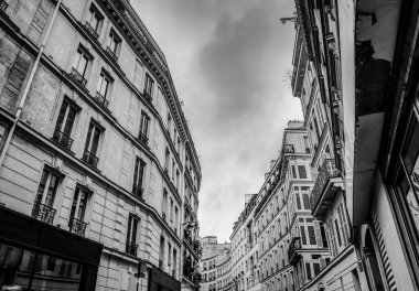 Konut geleneksel mimarisi. Paris - Fransa. Siyah-beyaz fotoğraf.
