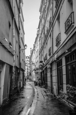 Konut geleneksel mimarisi. Paris - Fransa. Siyah-beyaz fotoğraf.
