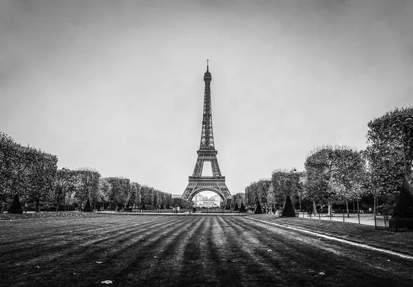 Eiffel Tower Paris Rainy Autumn Evening Black White Photo — Stock Photo, Image
