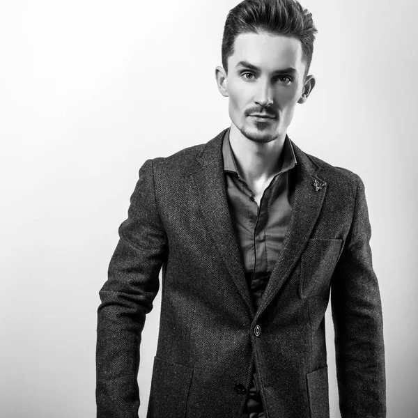 Schöner Junger Eleganter Mann Dunkler Jacke Schwarz Weiß Porträt — Stockfoto