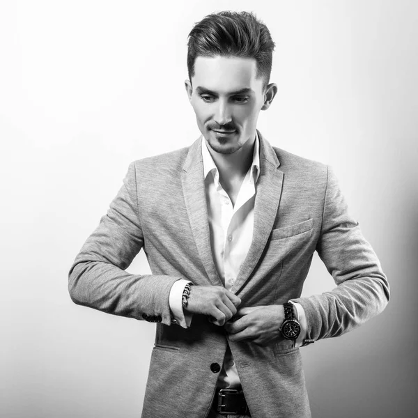 Guapo Joven Elegante Hombre Chaqueta Gris Retrato Blanco Negro —  Fotos de Stock