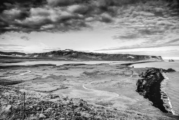 Kaunis Maisema Islantilaisesta Luonnosta Musta Valkoinen Kuva — kuvapankkivalokuva