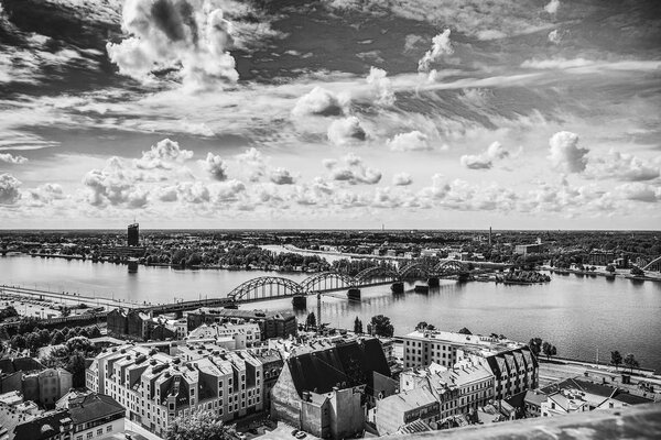 Староевропейский город Рига открывается вид сверху. Черно-белое фото
.