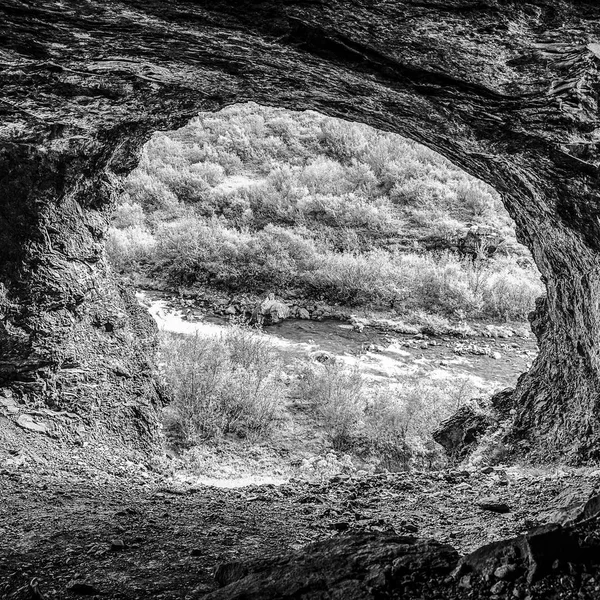 Islandês Montanha Caverna Preto Branco Foto — Fotografia de Stock