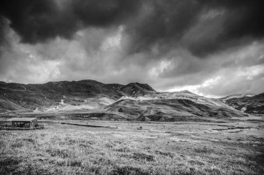 İzlanda doğanın güzel doğal manzara. Siyah-beyaz fotoğraf.