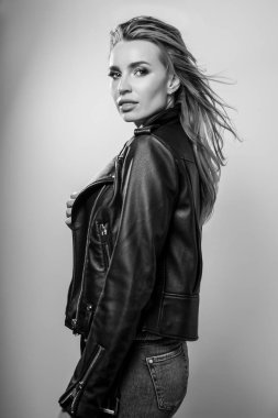 genç seksi model kadın poz Studio.