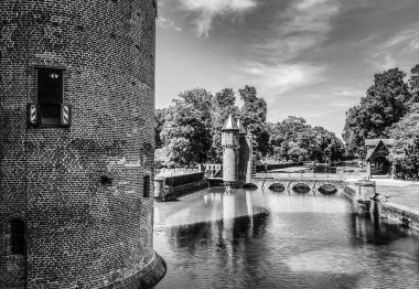 Kale de Haar - Hollanda en büyük kalede genel bakış. Siyah-beyaz fotoğraf.