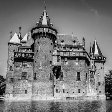 Kale de Haar - Hollanda en büyük kalede genel bakış. Siyah-beyaz fotoğraf.