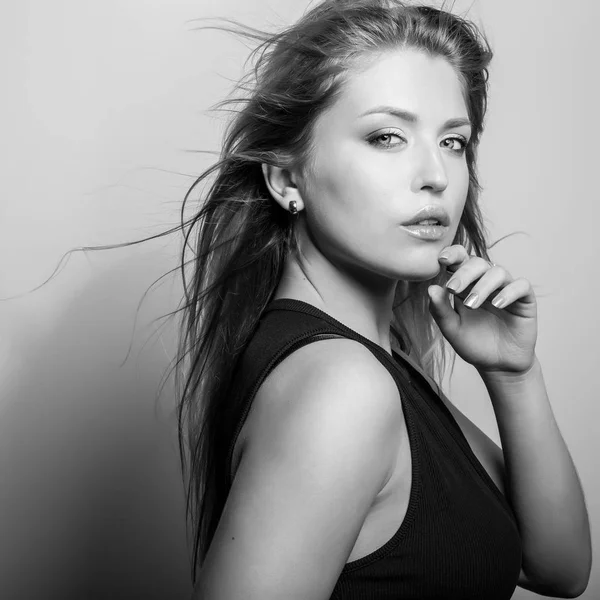 Young Sensual Model Woman Pose Studio Black White Photo — Stock Photo, Image