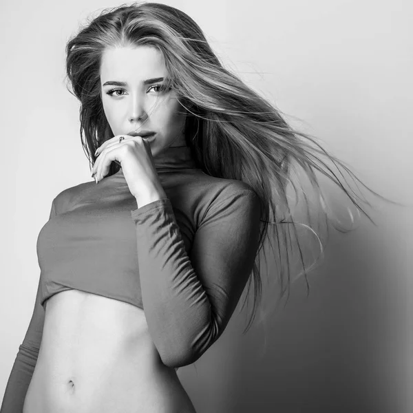 Mladý Model Smyslný Žena Černo Bílé Studiový Portrét — Stock fotografie