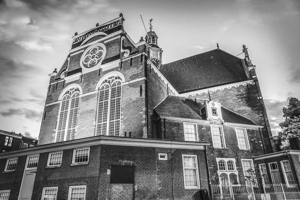 Amsterdam, Hollanda - 28 Mayıs 2017: Amsterdam'ın ünlü yerler genel bakış. Siyah-beyaz fotoğraf. 28 Mayıs 2017 yılında Amsterdam - Hollanda.