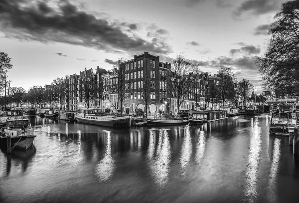 Kanały Nasypy Amsterdamu Fotografia Czarno Biała — Zdjęcie stockowe