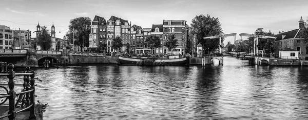 Canales Terraplenes Ámsterdam Foto Blanco Negro — Foto de Stock