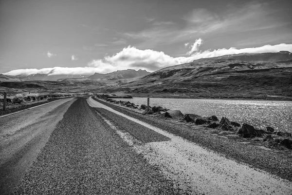 Montaña Islandia Carretera Pintoresco Paisaje Natural Foto Blanco Negro — Foto de Stock