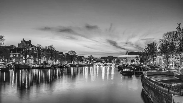 Kanalen Och Vallar Amsterdam City Svart Vitt Foto — Stockfoto