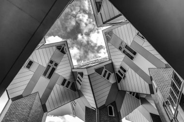 Rotterdam, Hollanda - 17 Mayıs 2017: Modern binalar şehir mimarisi. Siyah-beyaz fotoğraf. 17 Mayıs 2017 yılında Rotterdam - Hollanda.
