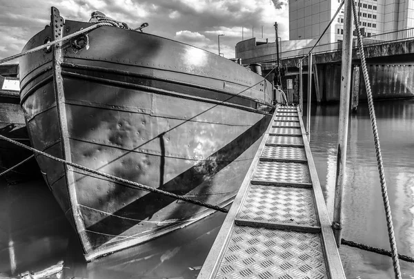 Vecchia Barca Sul Molo Rotterdam Foto Bianco Nero — Foto Stock