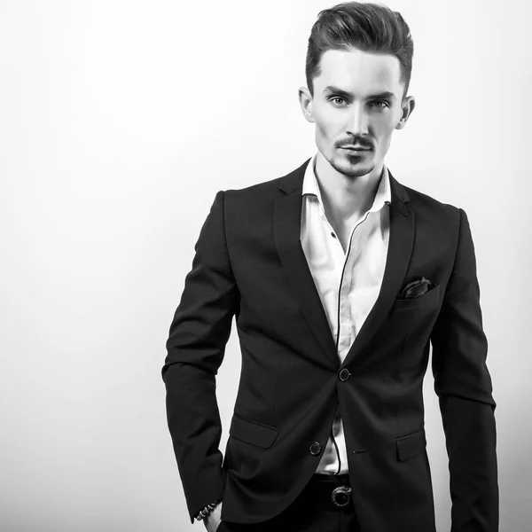 Bonito Jovem Homem Elegante Preto Traje Clássico Elegante Foto Preto — Fotografia de Stock