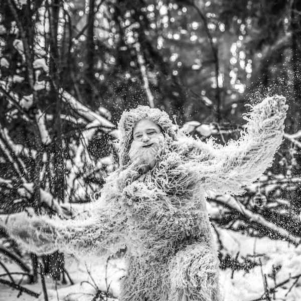 Yeti Pohádky Postava Zimním Lese Venkovní Fantasy Černo Bílé Fotografie — Stock fotografie