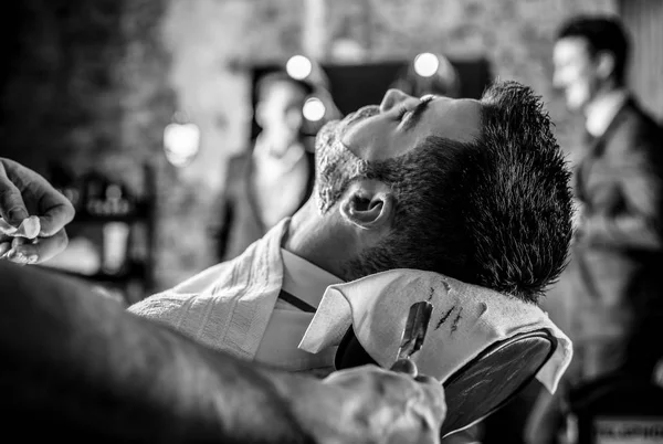 Skägg Korrigering Barbershop Salong Svart Vitt Foto — Stockfoto