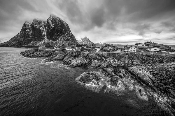 Tradycyjnej Rybackiej Osady Lofotów Piękny Krajobraz Norwegia Czarno Biały — Zdjęcie stockowe
