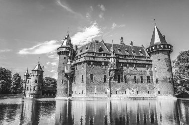 Kale de Haar - Hollanda en büyük kalede genel bakış. Siyah-beyaz fotoğraf.