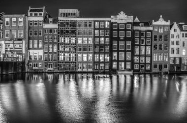 Anal ve bentleri Amsterdam City. Siyah-beyaz fotoğraf.