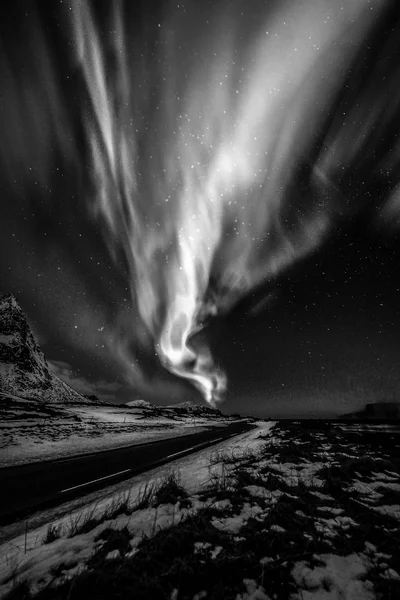 Siyah Beyaz Aurora Borealis Lofoten Peyzaj Norveç Scandinavia Üzerinde Kuzey — Stok fotoğraf
