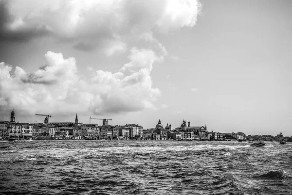 威尼斯 意大利 2016 观市容的京杭大运河和 2016 日在意大利威尼斯 威尼斯泻湖的岛 — 图库照片