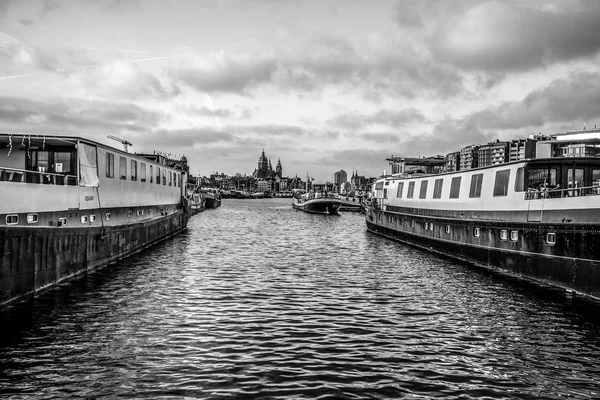 Amsterdam Nederländerna Januari 2017 Ange Båtar Vatten Vacker Kvällssol Januari — Stockfoto