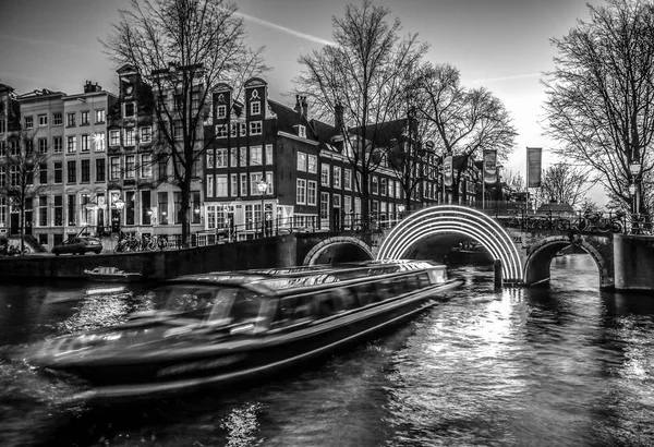 Amsterdam Países Bajos Enero 2017 Los Cruceros Corren Por Los — Foto de Stock