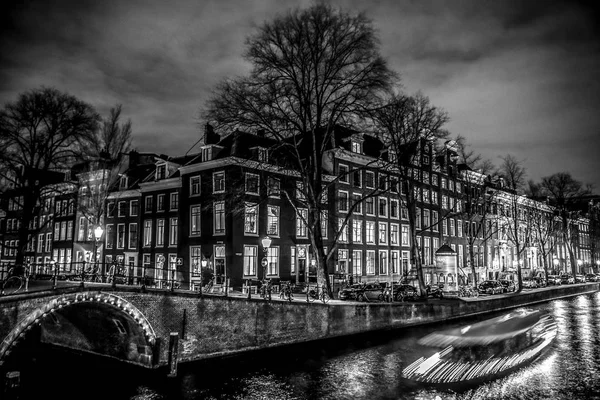 Amsterdam Países Bajos Enero 2017 Hermosos Canales Nocturnos Ciudad Ámsterdam — Foto de Stock
