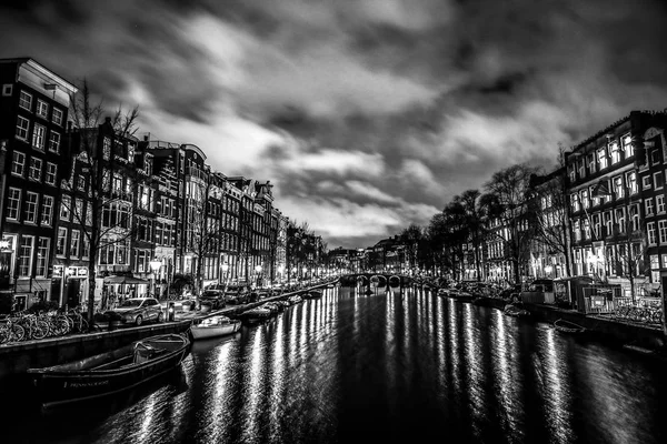 Amsterdam Países Bajos Enero 2017 Hermosos Canales Nocturnos Ámsterdam Enero — Foto de Stock