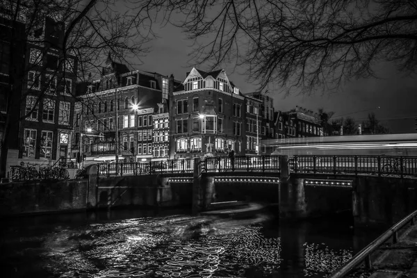 Amsterdam Pays Bas Janvier 2017 Trams Drive Old Bridge Amsterdam — Photo