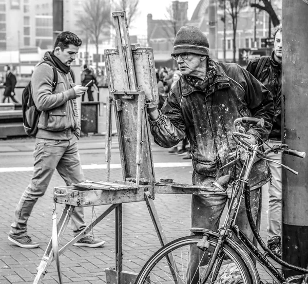 Amsterdam Países Bajos Diciembre 2016 Artista Callejero Dibuja Cuadro Pie — Foto de Stock