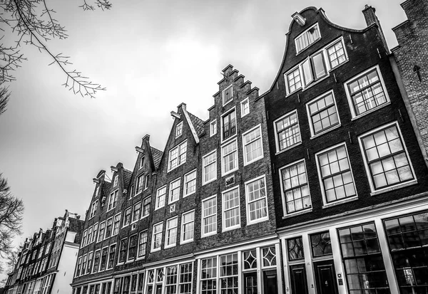 阿姆斯特丹 2016 著名的建筑物和阿姆斯特丹市中心在太阳的地方设置时间 一般的风景 2016 阿姆斯特丹 — 图库照片