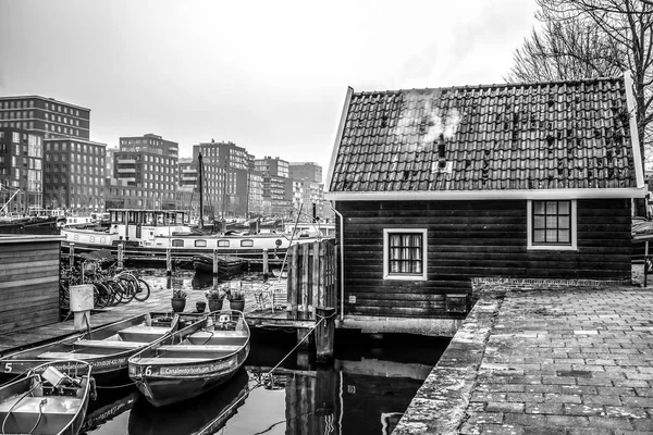 Amsterdam Nederländerna Januari 2017 Båtar Vattnet Molnigt Väder Januari 2017 — Stockfoto