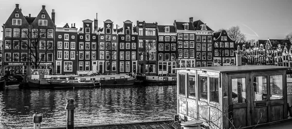 Amesterdão Países Baixos Janeiro 2017 Barcos Água Belo Pôr Sol — Fotografia de Stock