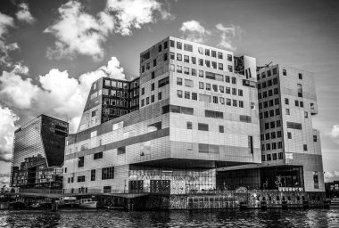 Amsterdam, Hollanda - 15 Ağustos 2016: Adalet Sarayı Amsterdam'da Batı IJ Dock, yeni bir dönüm noktası olduğunu. Amsterdam - Hollanda.