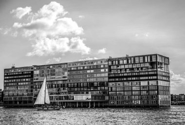 Amsterdam, Hollanda - 15 Ağustos 2016: Amsterdam şehir merkezine yakın çekim ünlü binaların. Genel manzaralı şehir set of. Amsterdam - Hollanda.