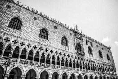 Venice, İtalya - 19 Ağustos 2016: Piazza San Marco Marco Bazilikası ve 19 Ağustos 2016 çan kulesi, St Mark's Campanile (Campanile di San Marco) yakın çekim Venedik, İtalya.