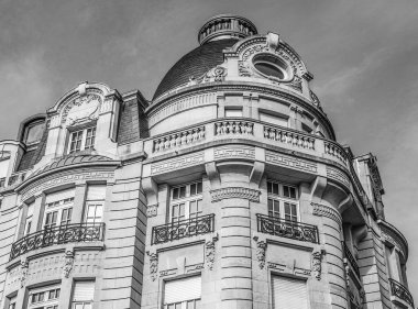 Luxembourg, Lüksemburg - 30 Ekim 2015: Lüksemburg siyah-beyaz yakın çekim fotoğraf binalarda mimarisi. Lüksemburg - 30 Ekim 2015.